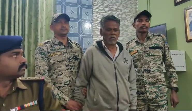 शर्मसार हुआ छत्तीसगढ़! 70 वर्षीय बुजुर्ग ने 11 साल की मासूम से मिटाई हवस...आरोपी गिरफ्तार 1 1801 PKJ NABALIK SE BALATKAR NF10 1 console corptech